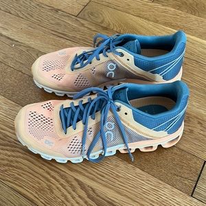 Womens On Cloud running shoes size 6.5
